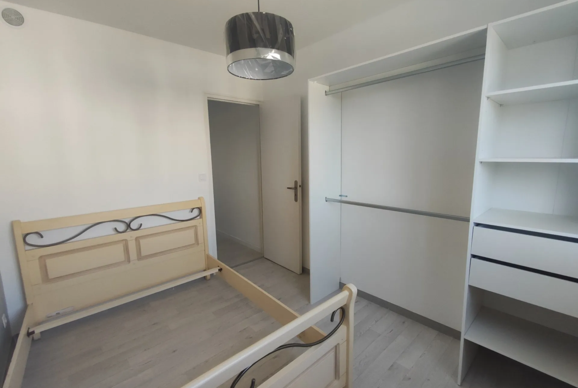 Appartement Rénové à Nevers avec Balcon et Ascenseur 