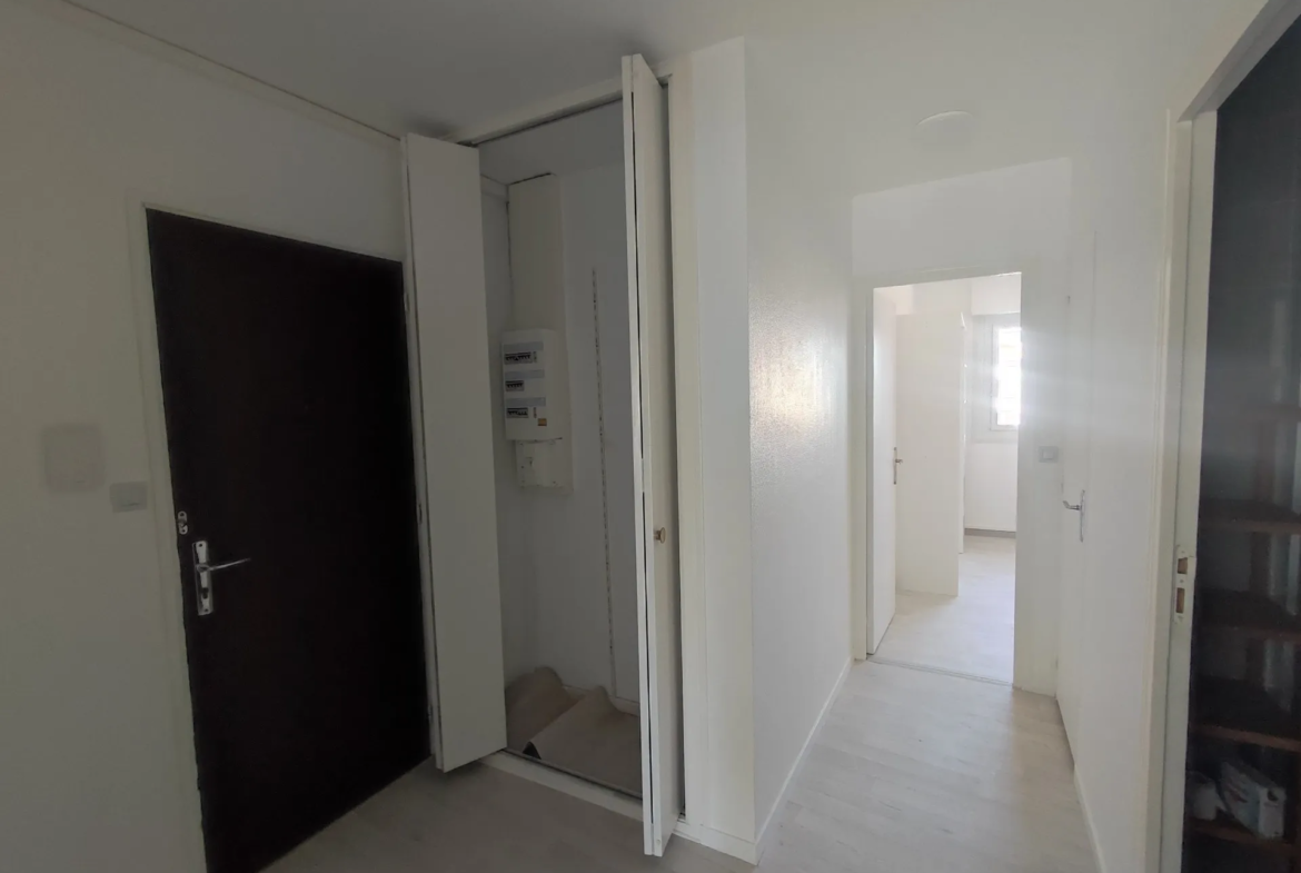 Appartement Rénové à Nevers avec Balcon et Ascenseur 