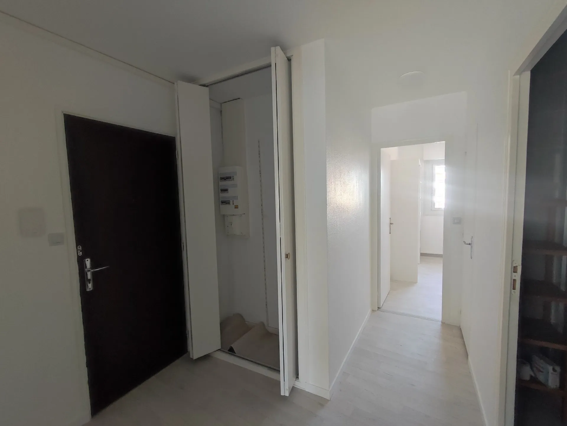 Appartement Rénové à Nevers avec Balcon et Ascenseur 