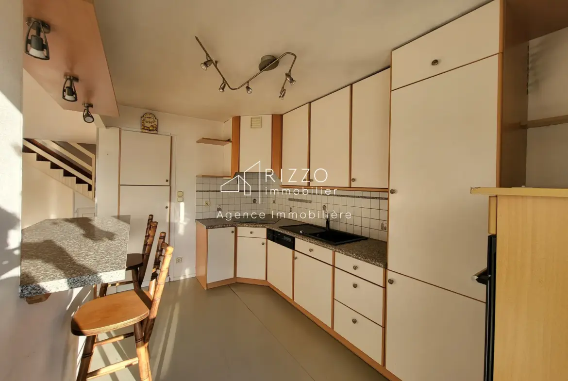 Appartement T4 lumineux avec terrasse à Annecy 