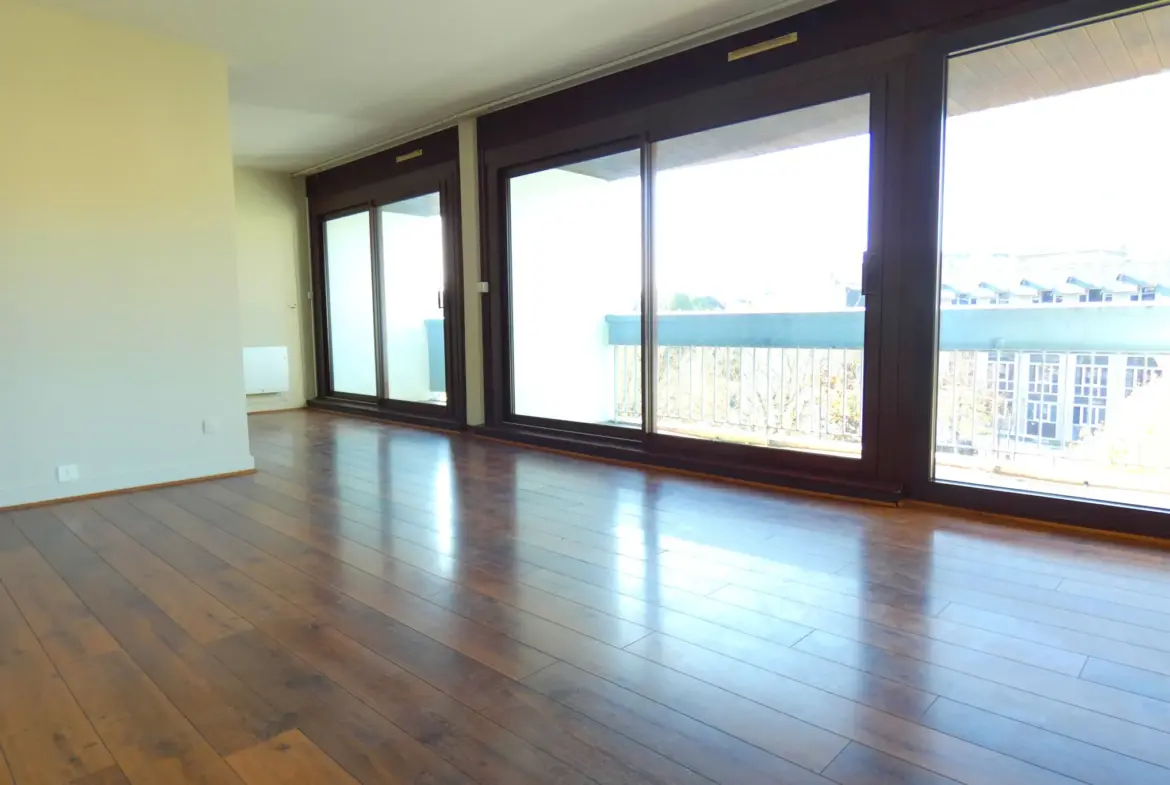 Appartement T3 avec ascenseur et balcon à Aurillac 