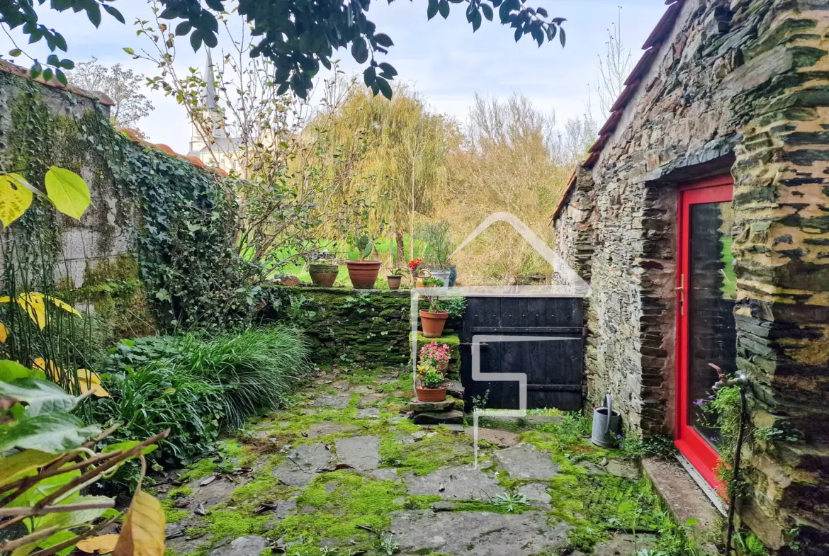 Maison atypique de 122 m² à Pont Saint Martin avec jardin et vue sur la rivière 