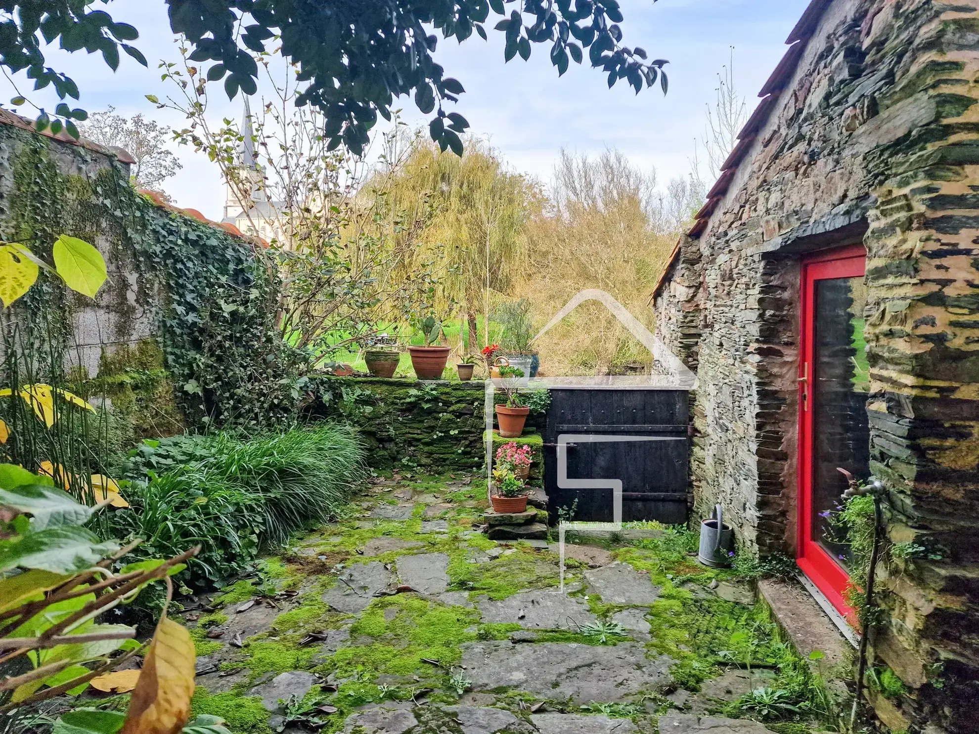 Maison atypique de 122 m² à Pont Saint Martin avec jardin et vue sur la rivière 