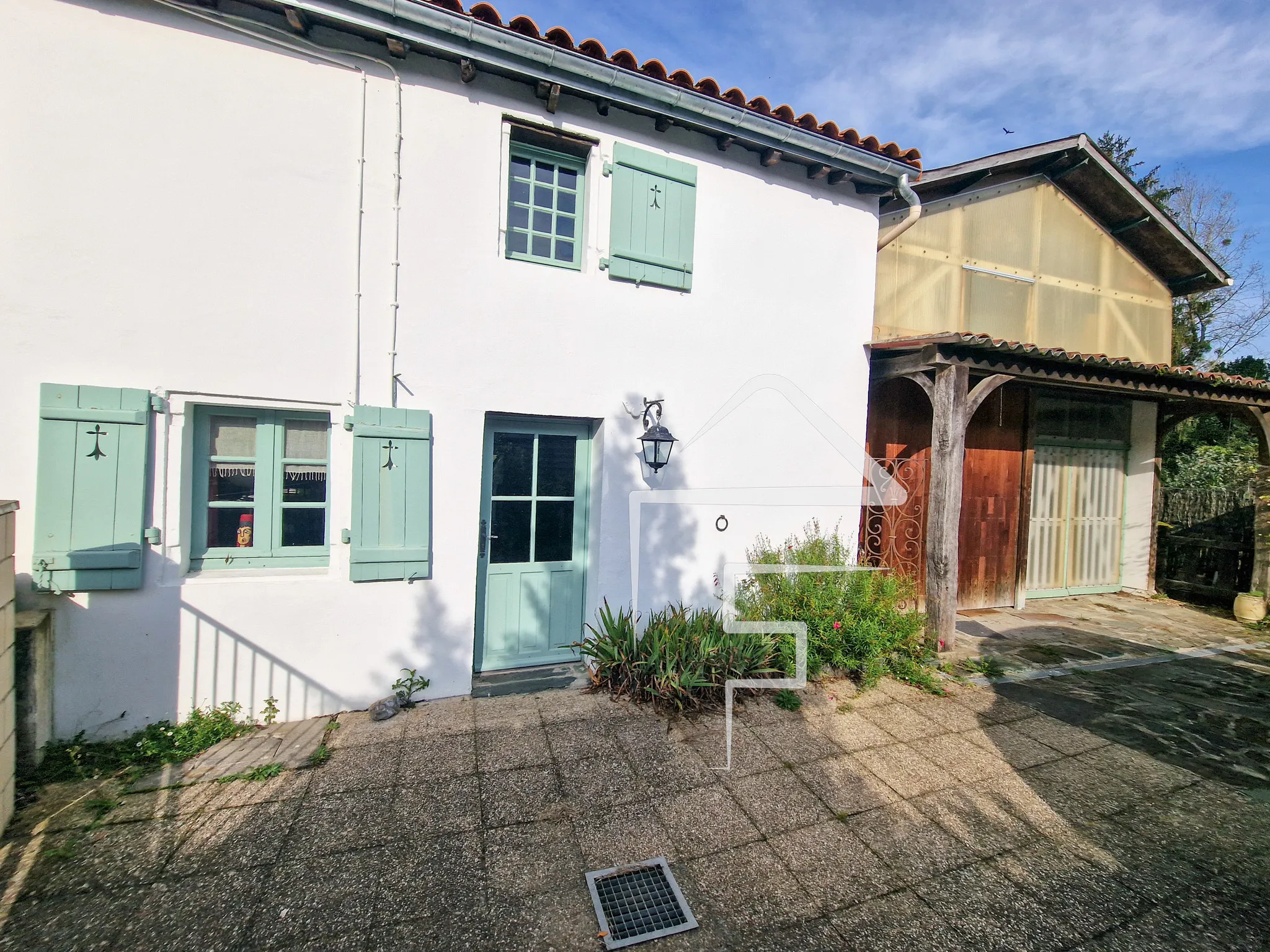 Maison atypique de 122 m² à Pont Saint Martin avec jardin et vue sur la rivière 