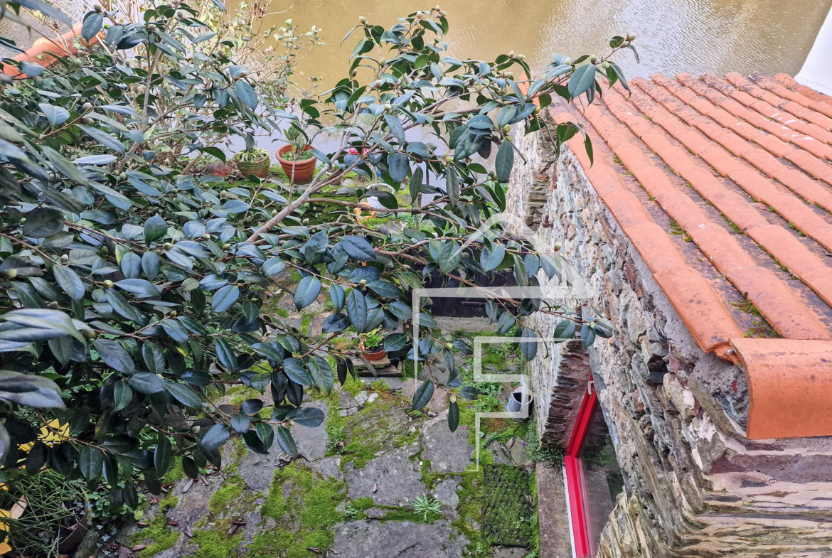 Maison atypique de 122 m² à Pont Saint Martin avec jardin et vue sur la rivière 