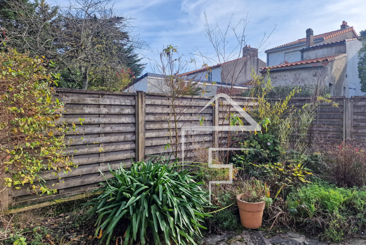 Maison atypique de 122 m² à Pont Saint Martin avec jardin et vue sur la rivière 