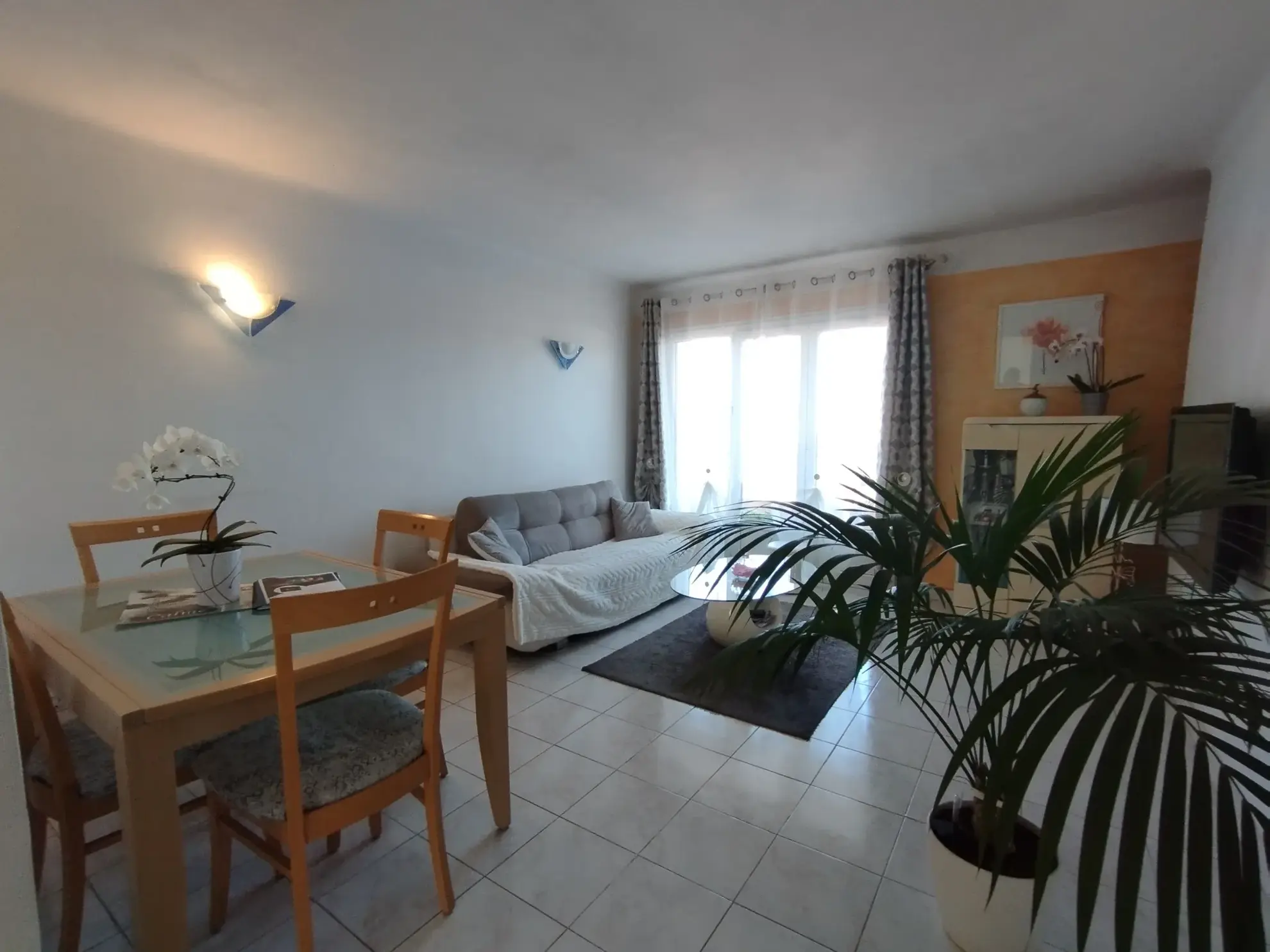 Appartement avec balcon et place de parking à Six Fours Les Plages 