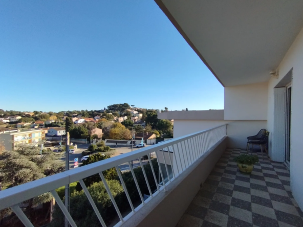 Appartement avec balcon et place de parking à Six Fours Les Plages