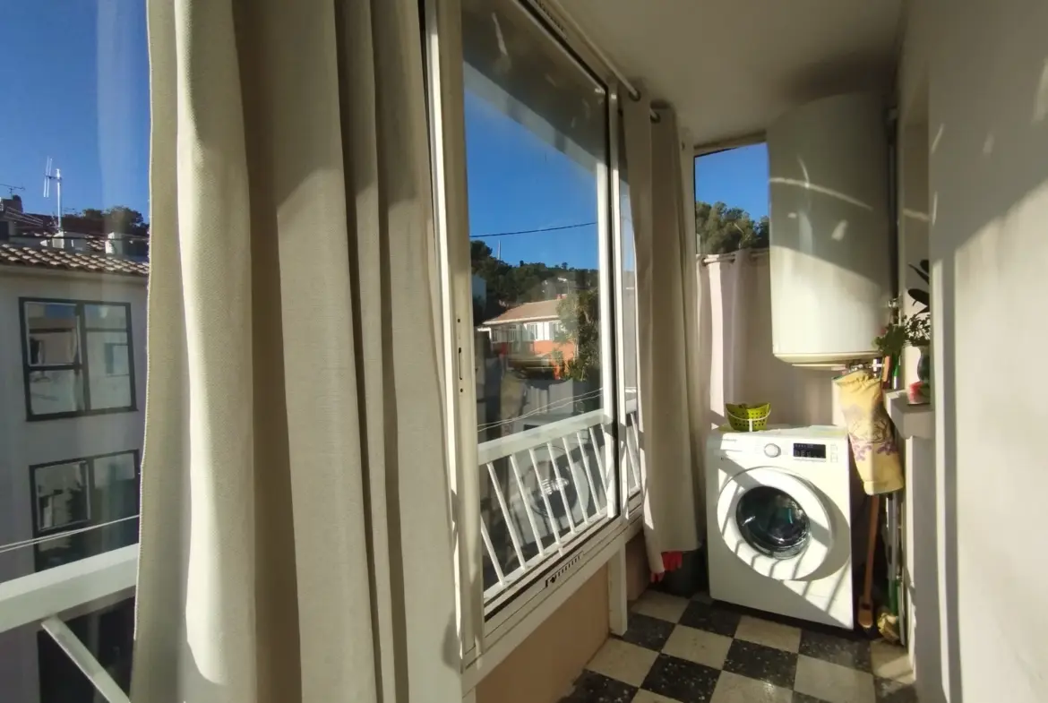 Appartement avec balcon et place de parking à Six Fours Les Plages 