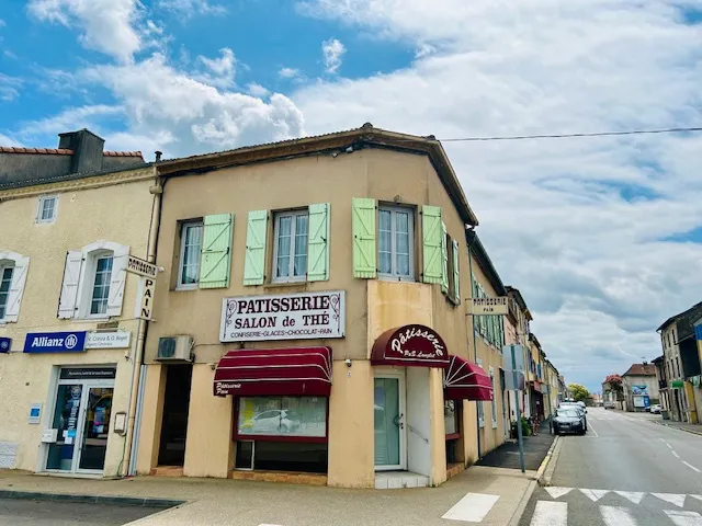 Immeuble commercial avec habitation à vendre à Rabastens de Bigorre 