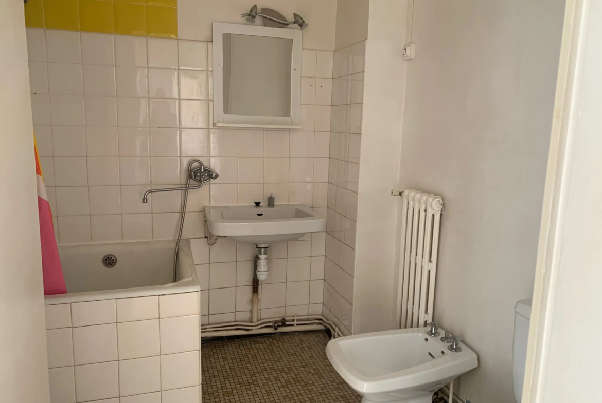 À vendre : Appartement T2 avec balcon à Moulin à Vent, Vénissieux 