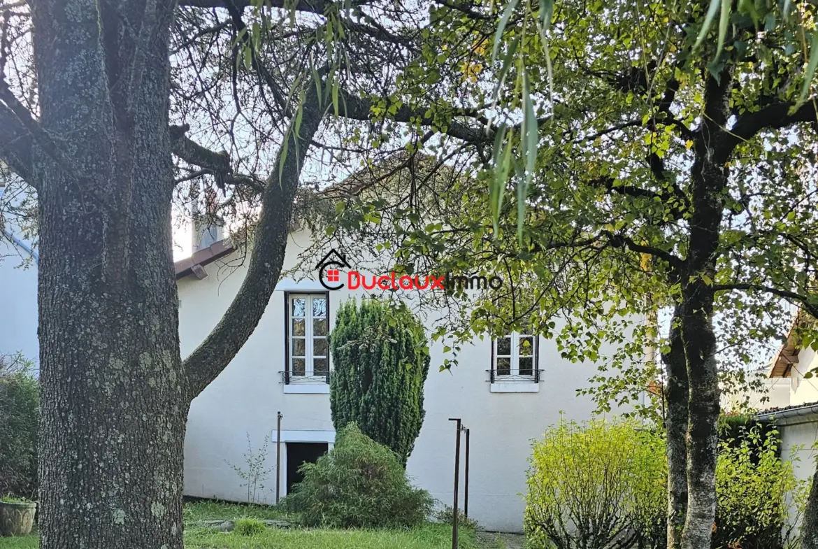 Maison traditionnelle bien entretenue à AURILLAC, quartier du Stade 