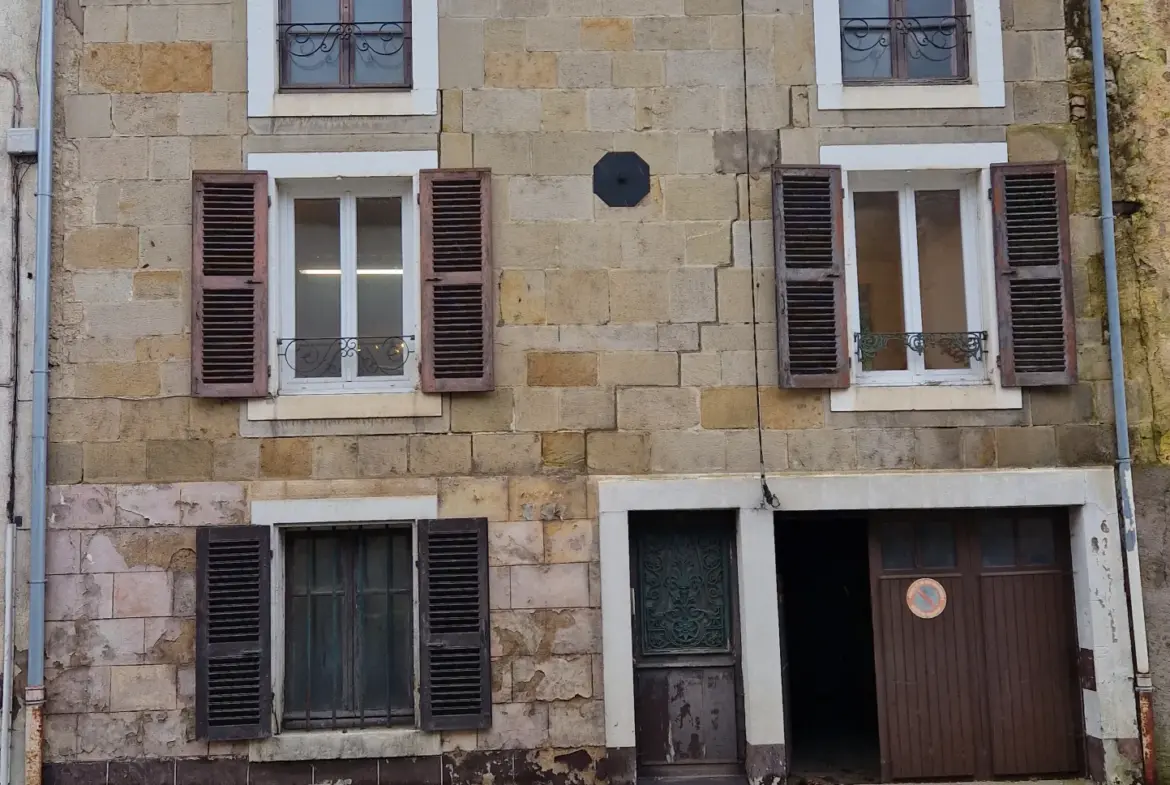 Maison de ville à rénover à Bourbonne-les-Bains 