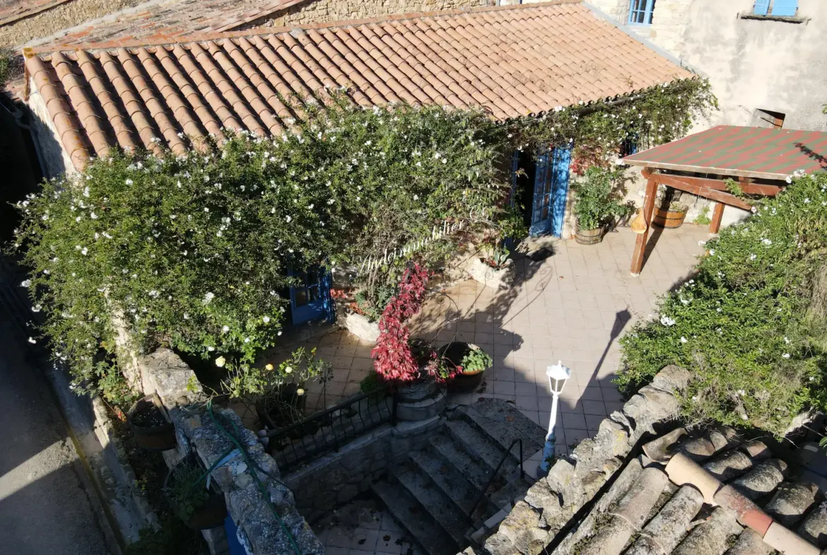 Maison de village avec grande terrasse à Limoux 