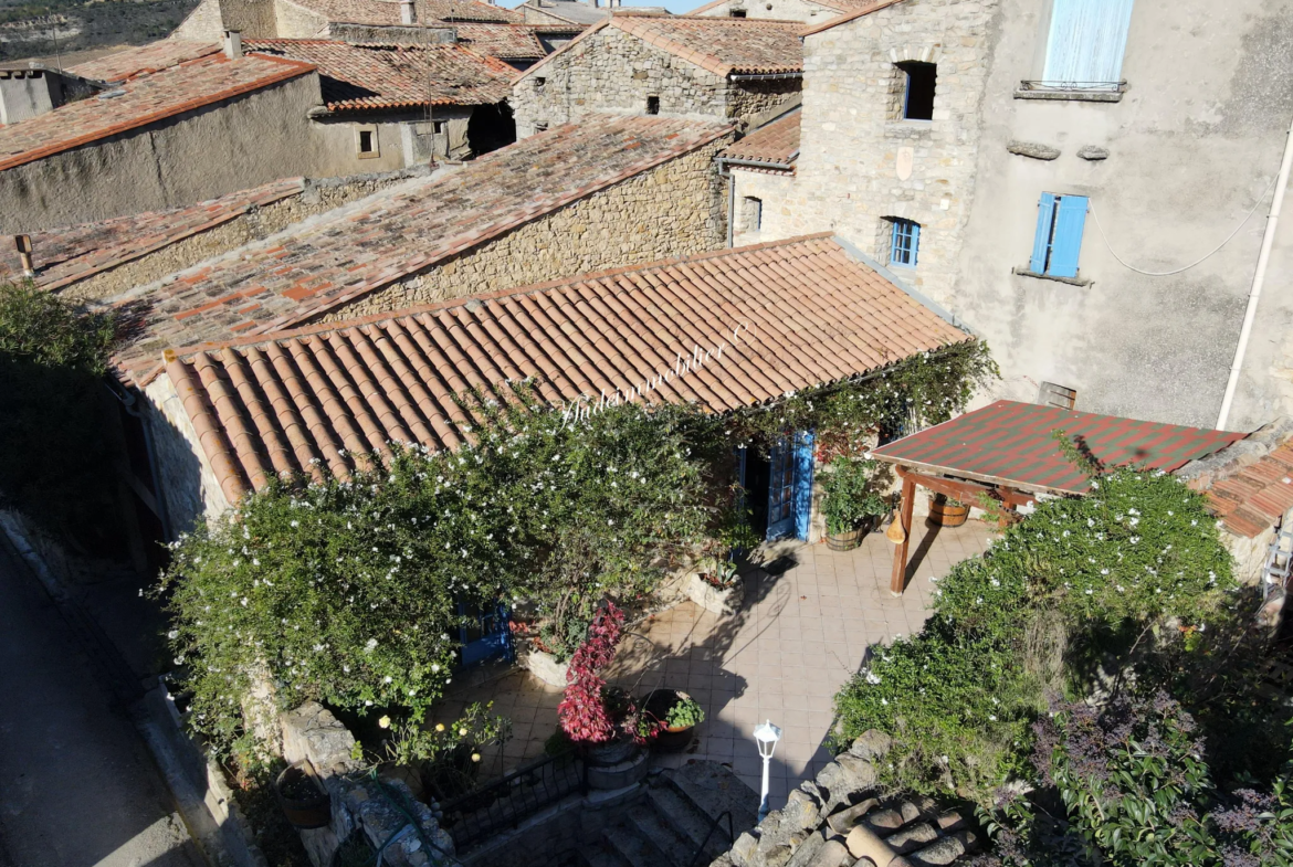 Maison de village avec grande terrasse à Limoux 