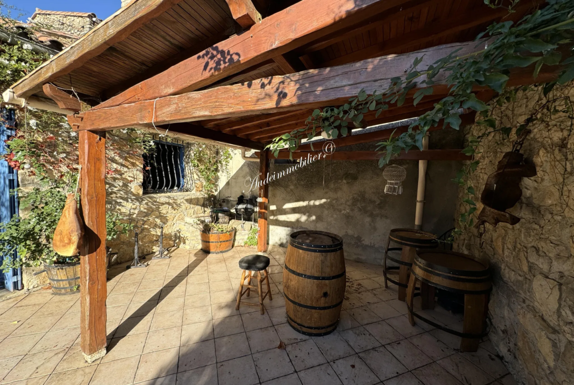 Maison de village avec grande terrasse à Limoux 