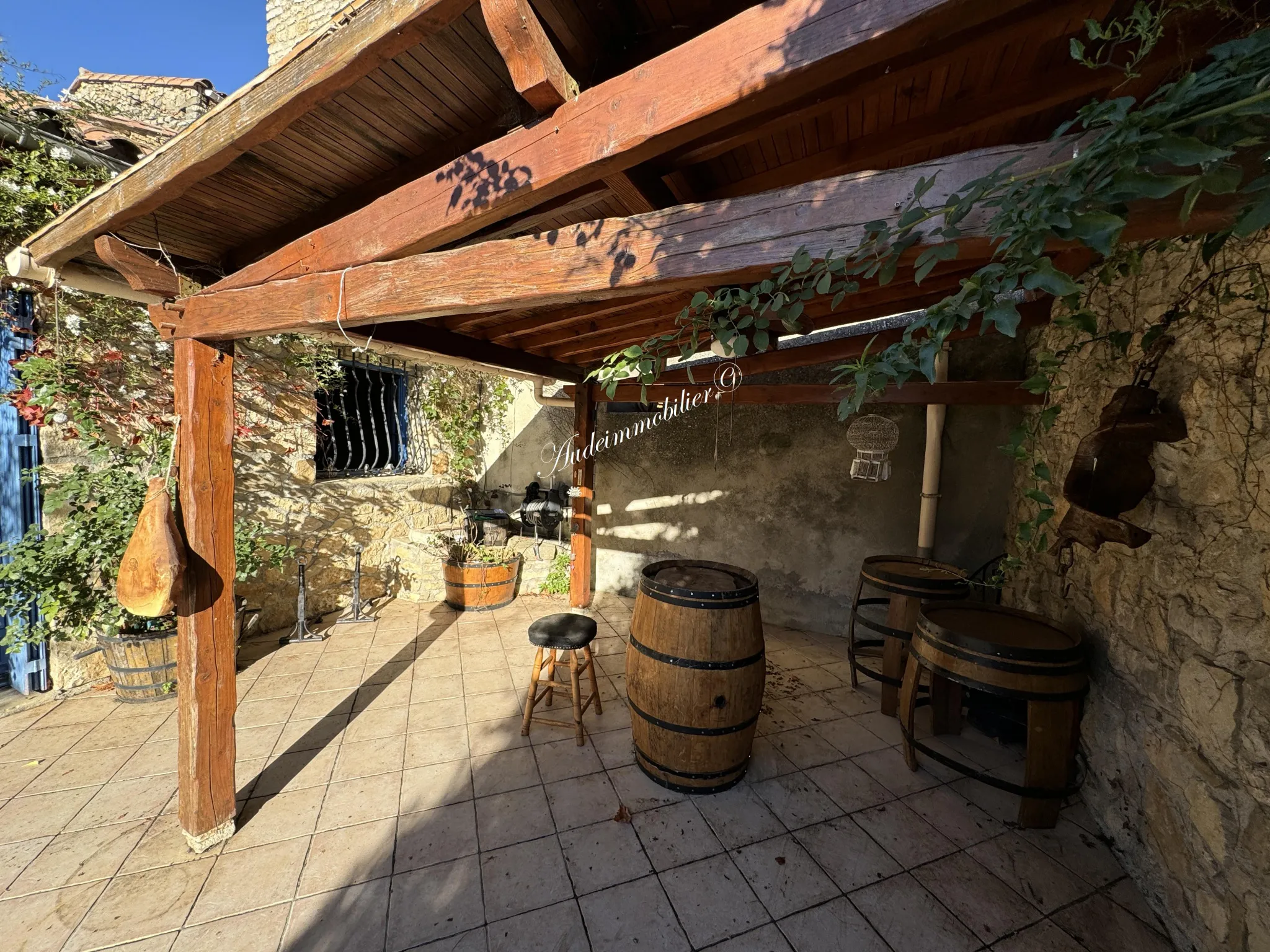 Maison de village avec grande terrasse à Limoux 