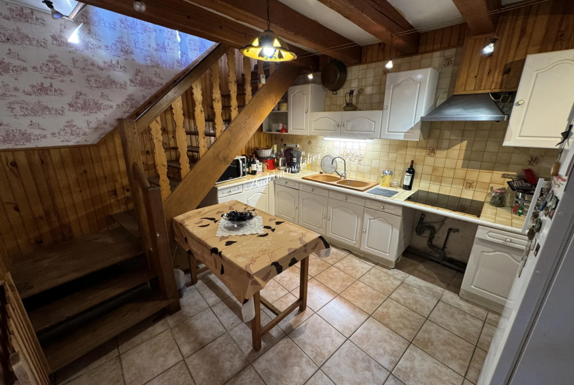 Maison de village avec grande terrasse à Limoux 