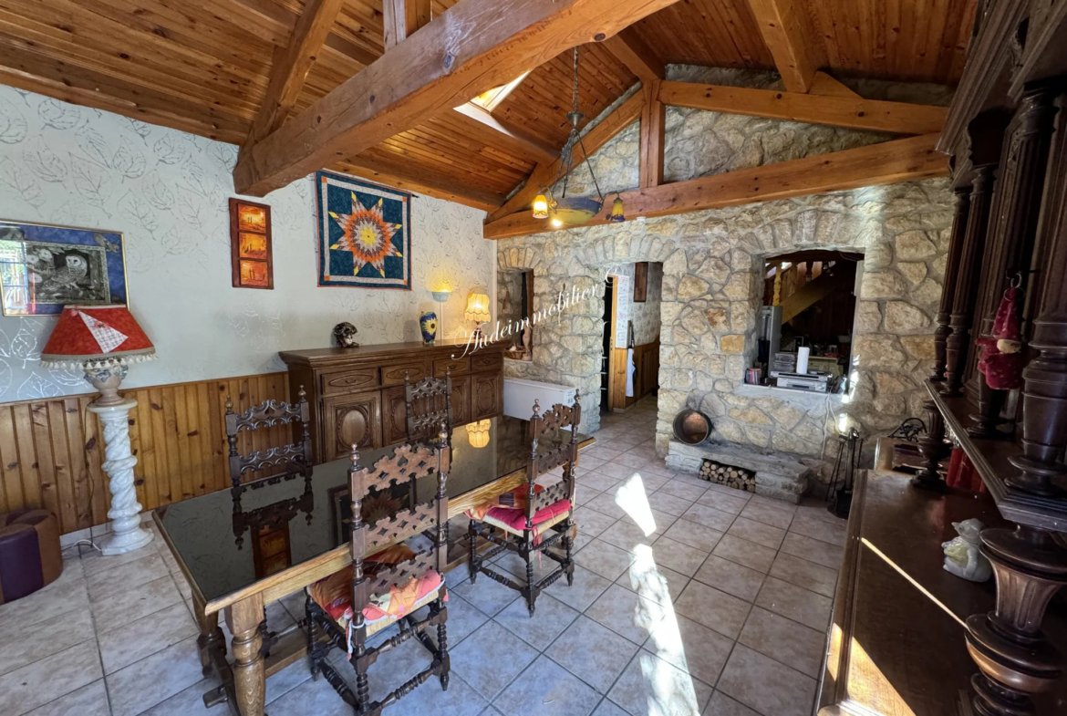 Maison de village avec grande terrasse à Limoux 