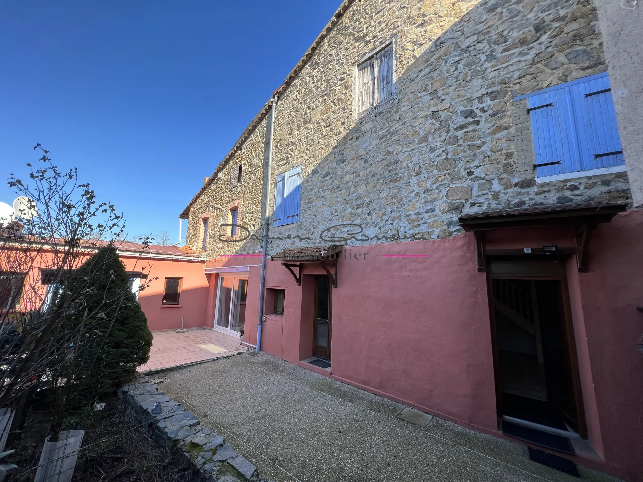 Maison de village spacieuse à Amplepuis - 166 m² habitables 