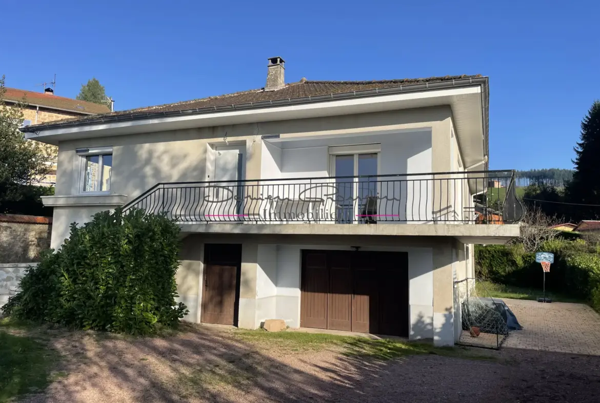 Maison familiale à vendre à Cours-la-Ville avec jardin et confort moderne 