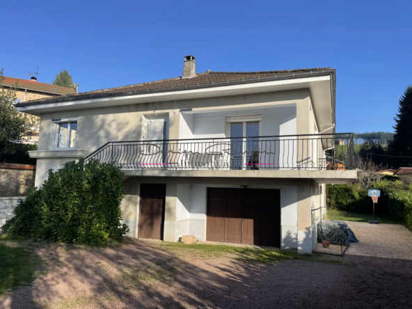 Maison familiale à vendre à Cours-la-Ville avec jardin et confort moderne