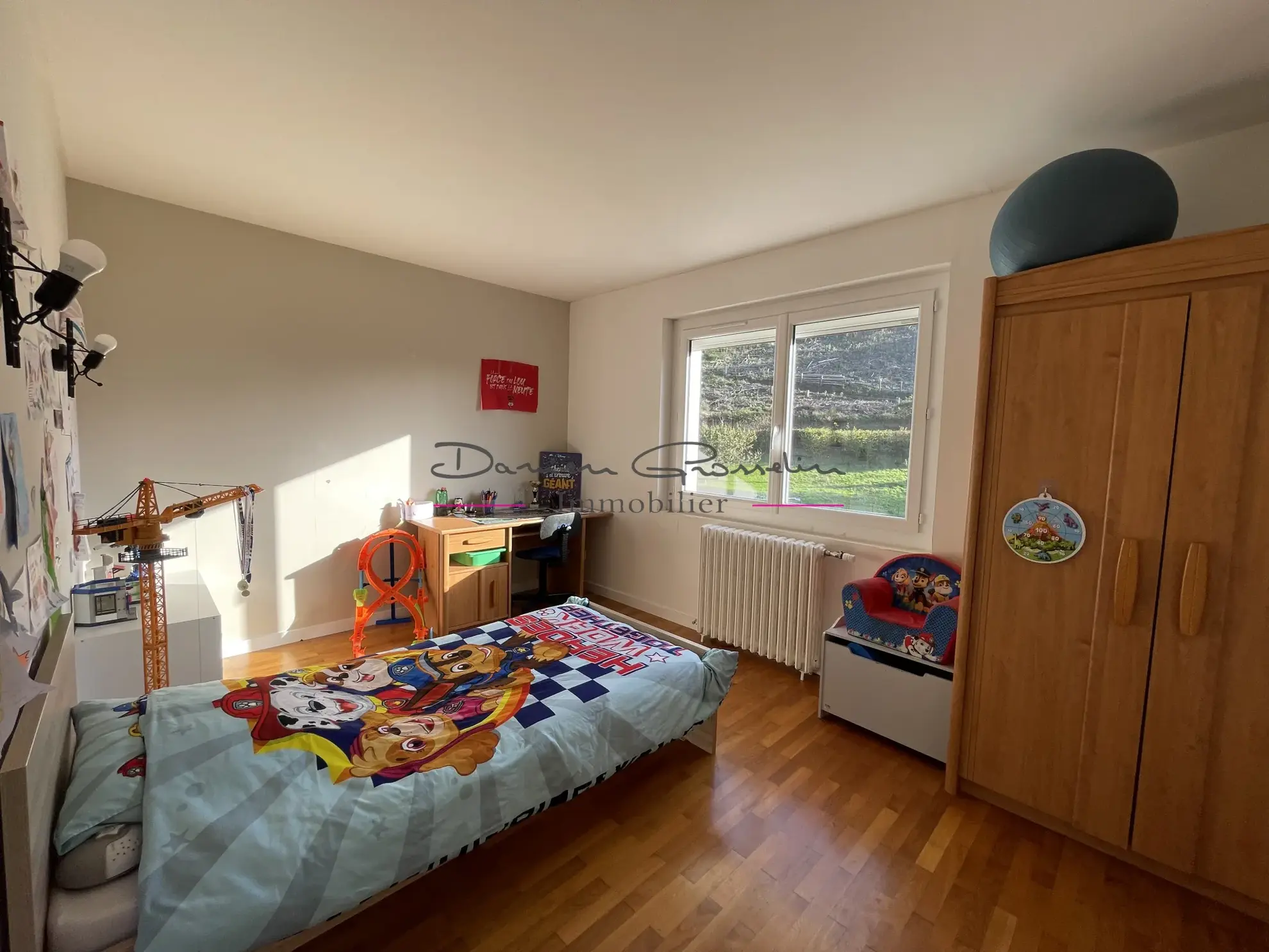 Maison familiale à vendre à Cours-la-Ville avec jardin et confort moderne 