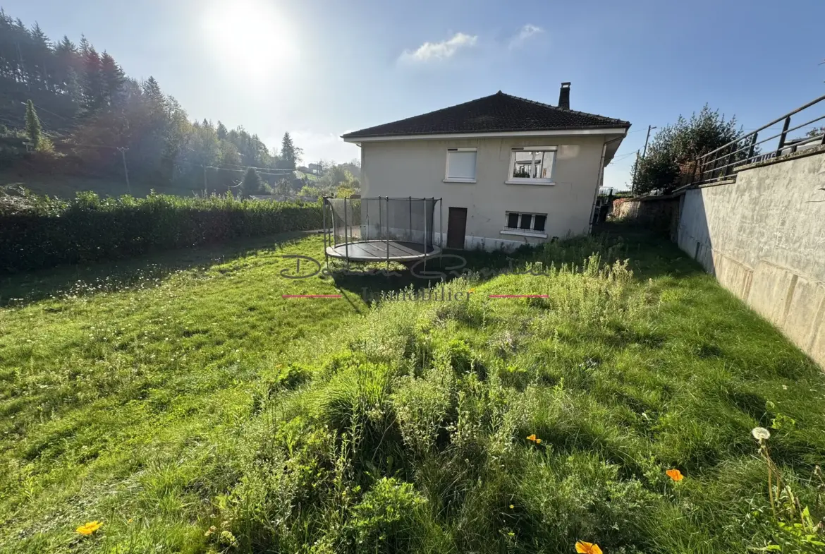 Maison familiale à vendre à Cours-la-Ville avec jardin et confort moderne 