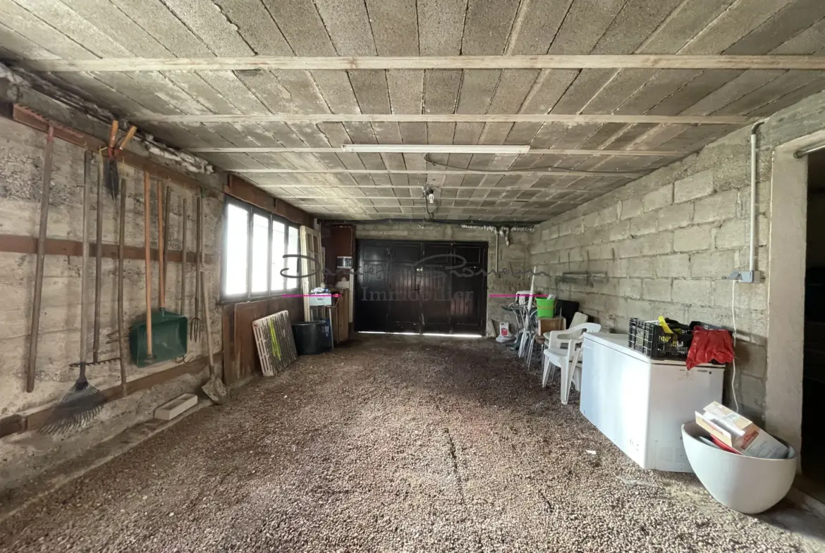 Maison familiale à vendre à Cours-la-Ville avec jardin et confort moderne 