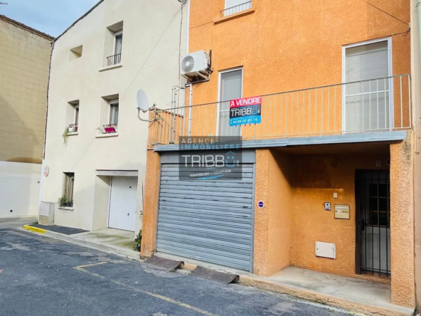 Maison de village à vendre à Llupia avec garage et extérieur