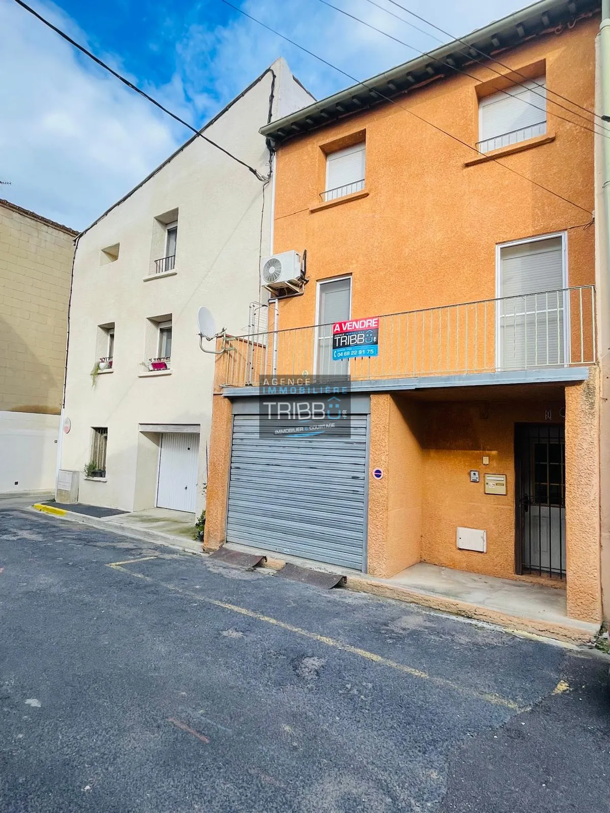 Maison de village à vendre à Llupia avec garage et extérieur 