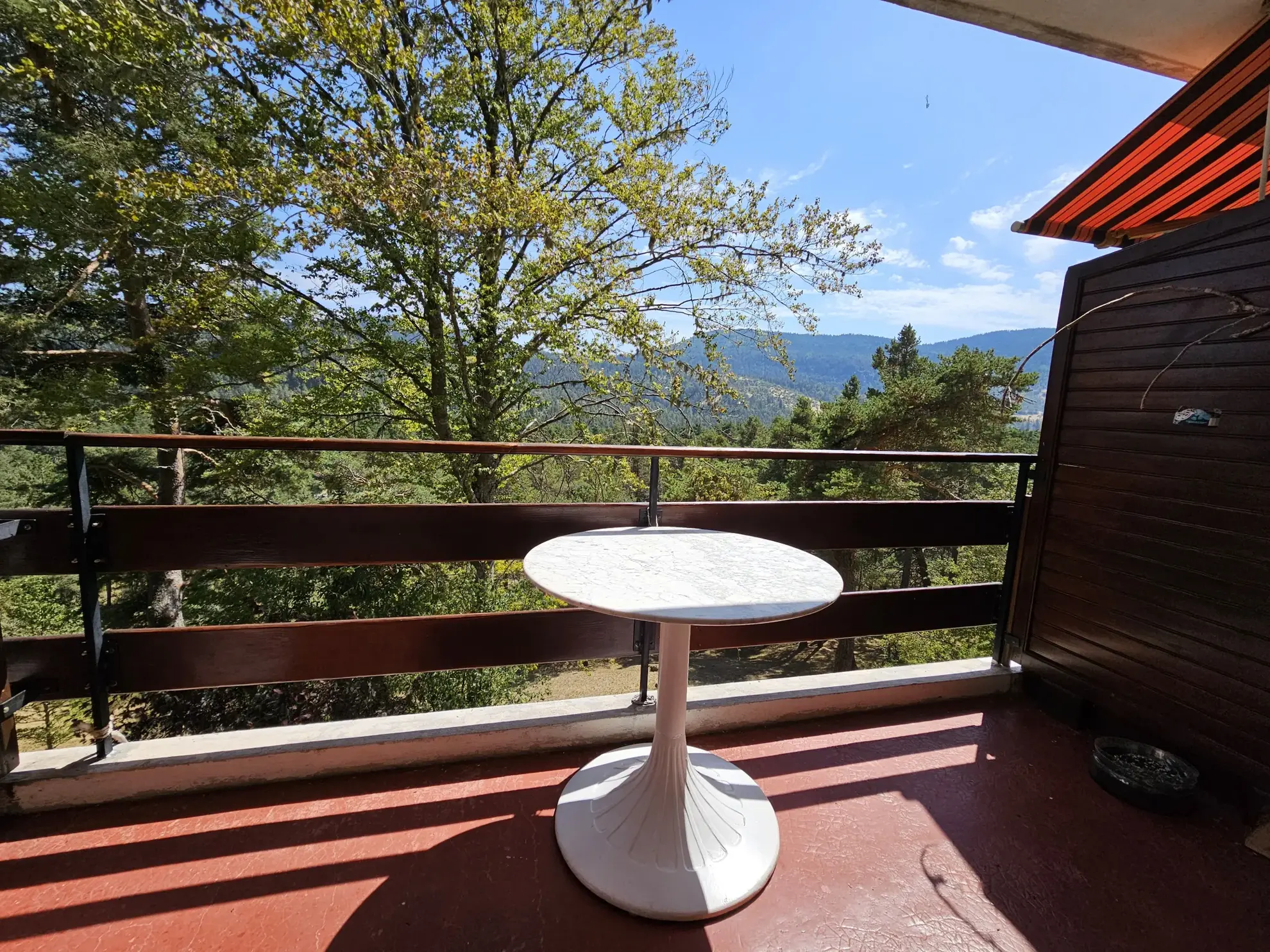 Appartement lumineux avec terrasse plein sud à Andon 