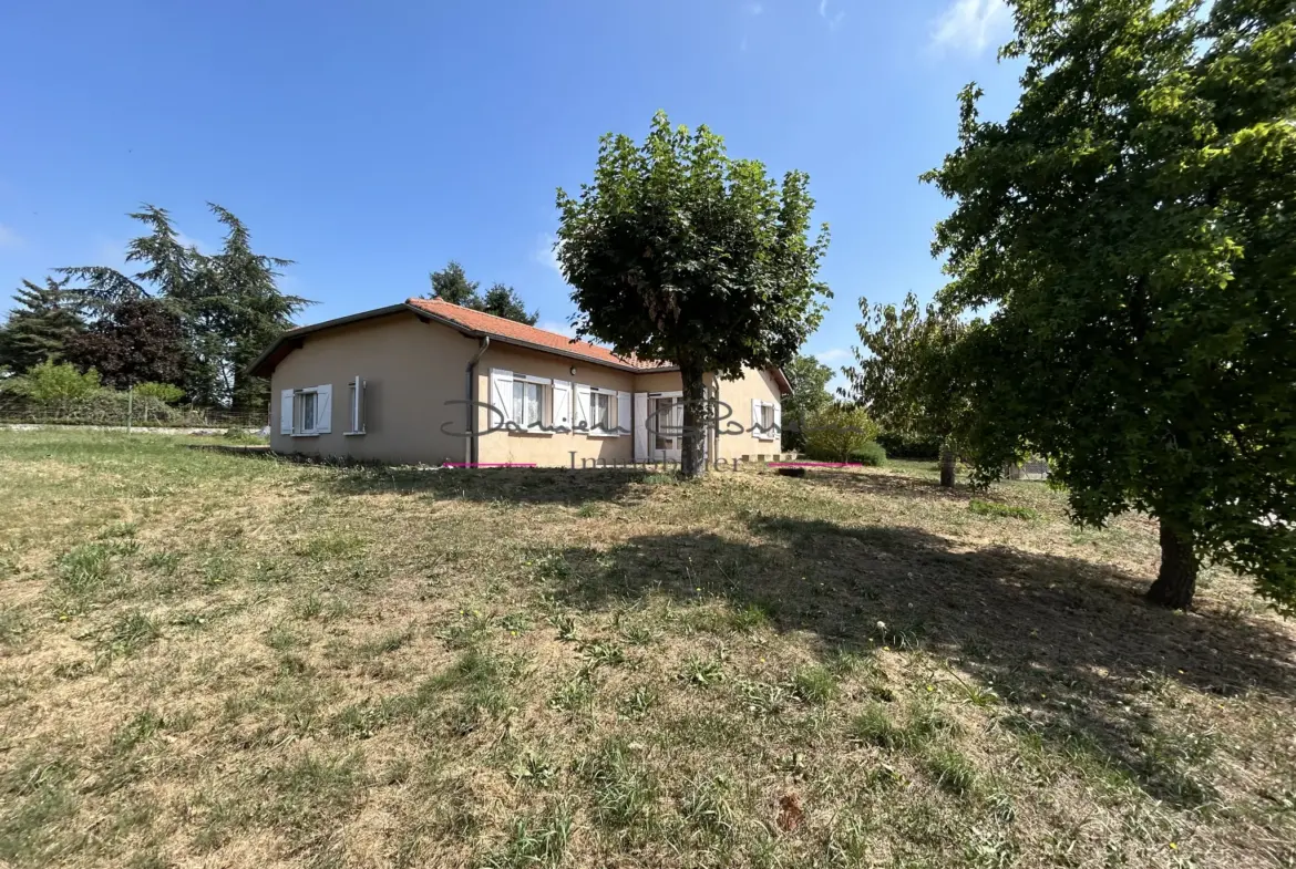 Maison de plain-pied à vendre à St Jodard avec terrain de 1144 m² 