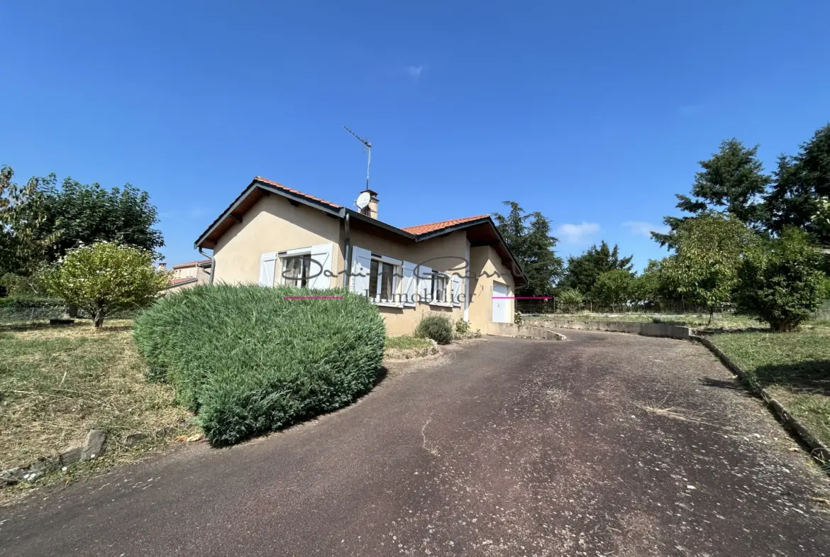 Maison de plain-pied à vendre à St Jodard avec terrain de 1144 m² 