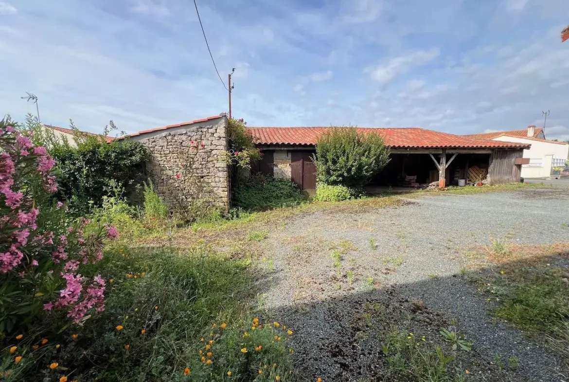 Maison à rénover à Sainte Hermine - 3 chambres et grand jardin 