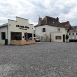 Maison rénovée avec atelier et restaurant à Saint-Gérand-Le-Puy