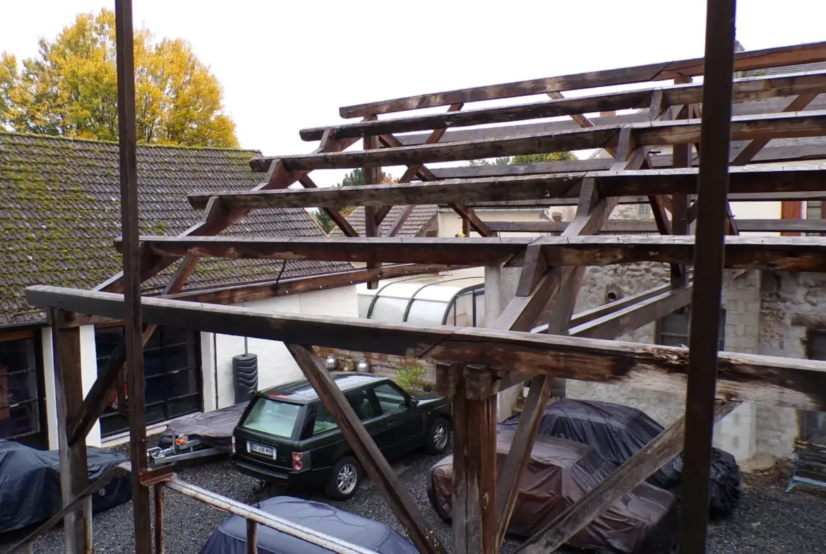 Maison rénovée avec atelier et restaurant à Saint-Gérand-Le-Puy 