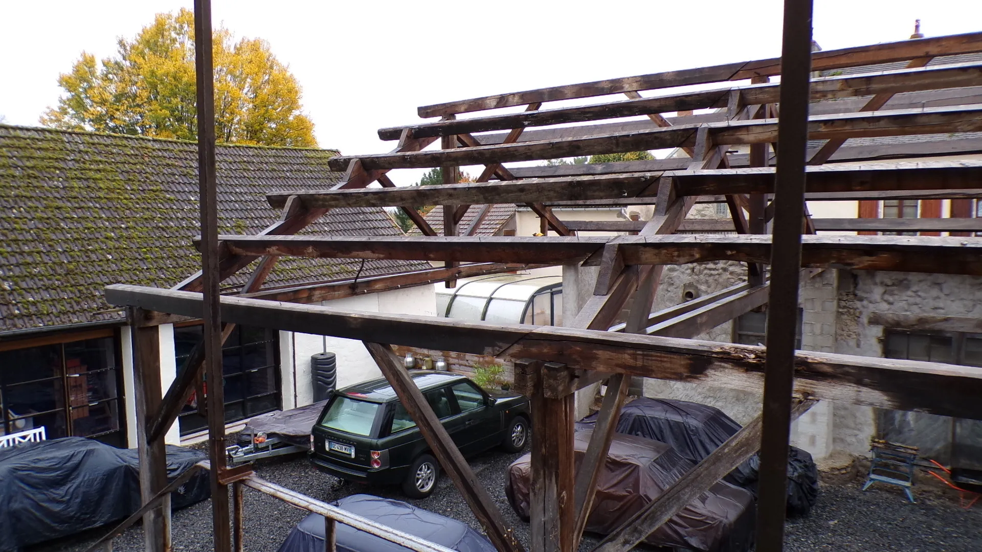 Maison rénovée avec atelier et restaurant à Saint-Gérand-Le-Puy 