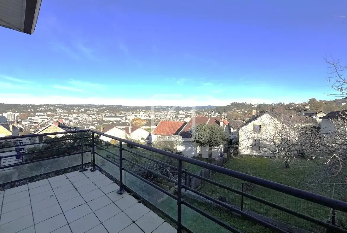 Maison lumineuse à vendre à Brive avec vue imprenable 