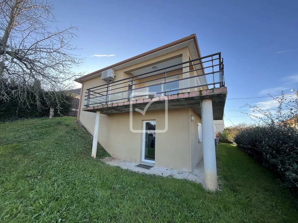 Maison lumineuse à vendre à Brive avec vue imprenable 