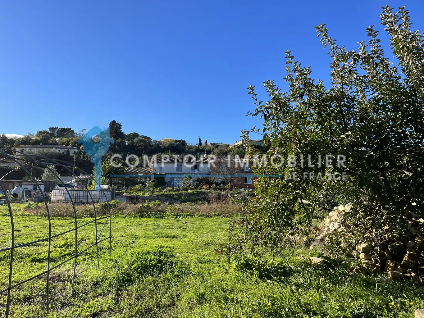 À Vendre : Terrain à Bâtir 1072 m² Entre Uzès et Nîmes 