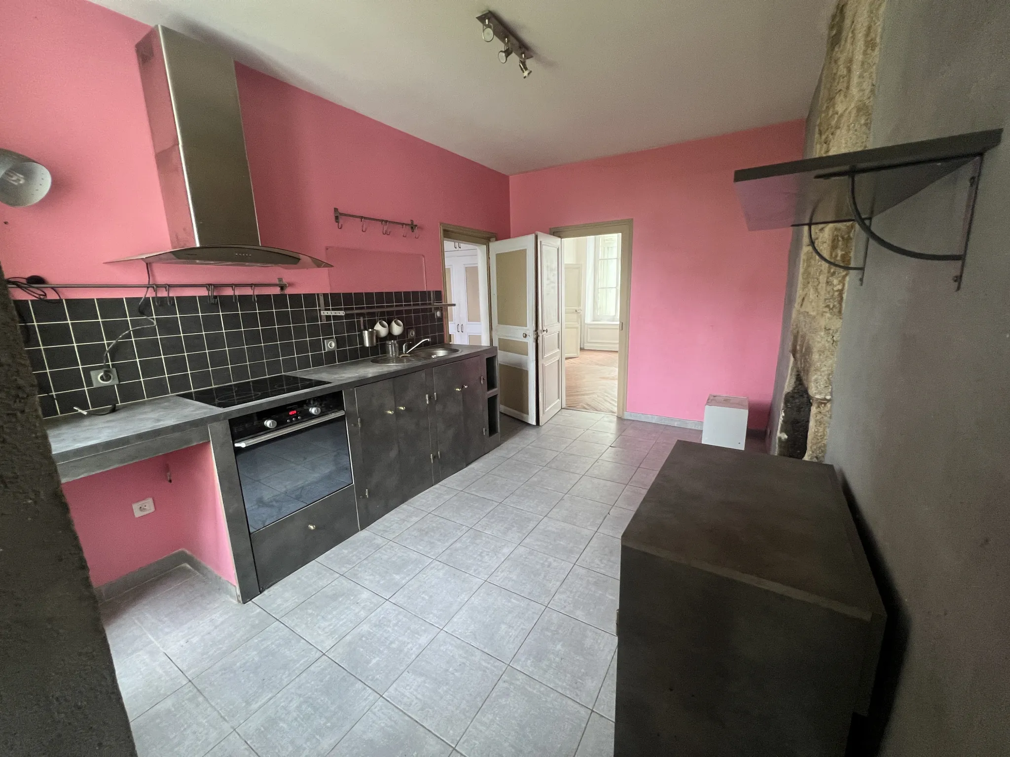 Maison de 224 m2 à vendre à Alençon - 6 chambres et cave 