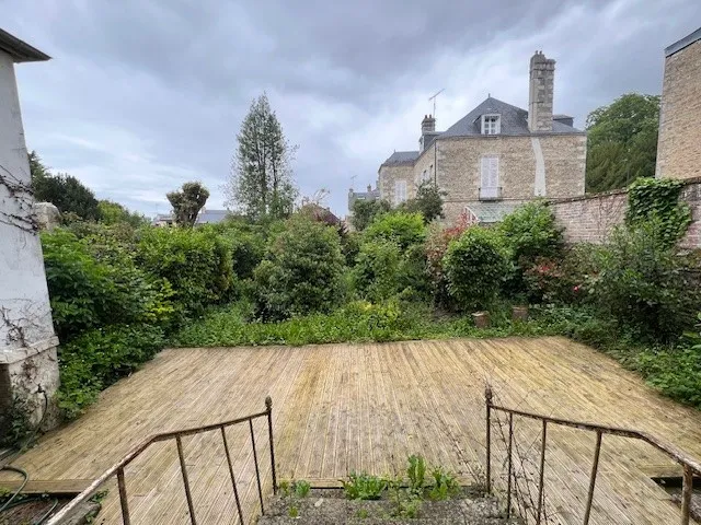 Maison de 224 m2 à vendre à Alençon - 6 chambres et cave 