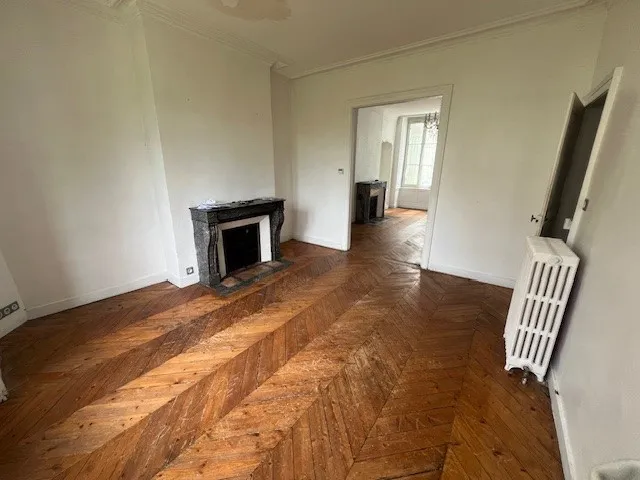 Maison de 224 m2 à vendre à Alençon - 6 chambres et cave 