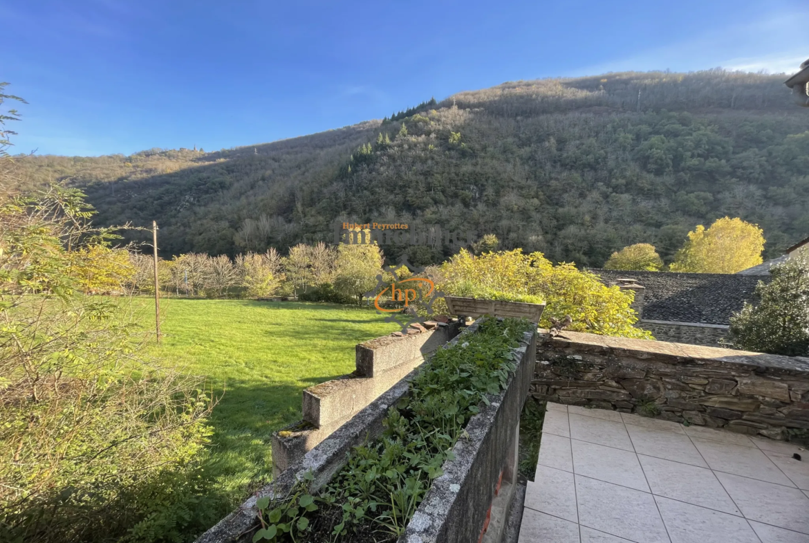 Maison de village à vendre à Le Truel avec terrasse et garage 