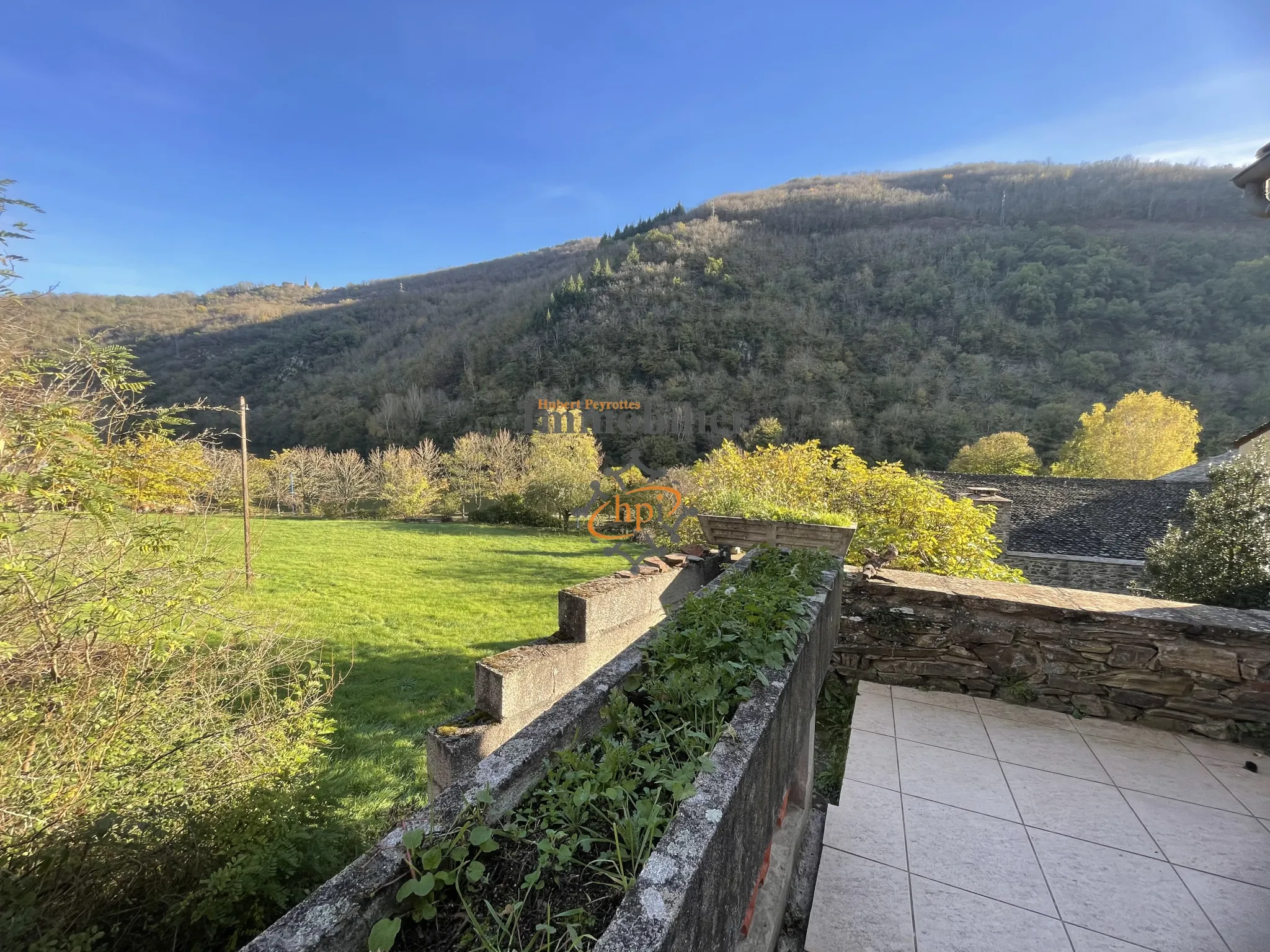 Maison de village à vendre à Le Truel avec terrasse et garage 