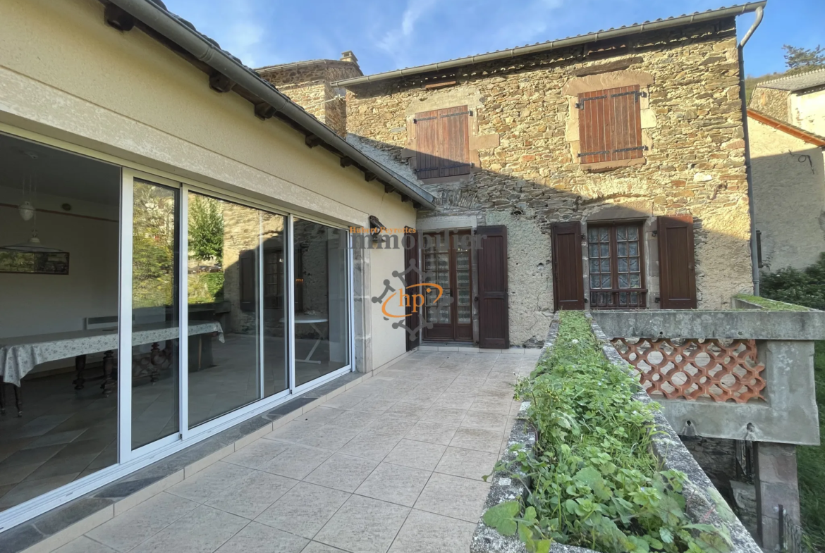 Maison de village à vendre à Le Truel avec terrasse et garage 