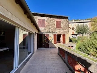 Maison de village à vendre à Le Truel avec terrasse et garage 