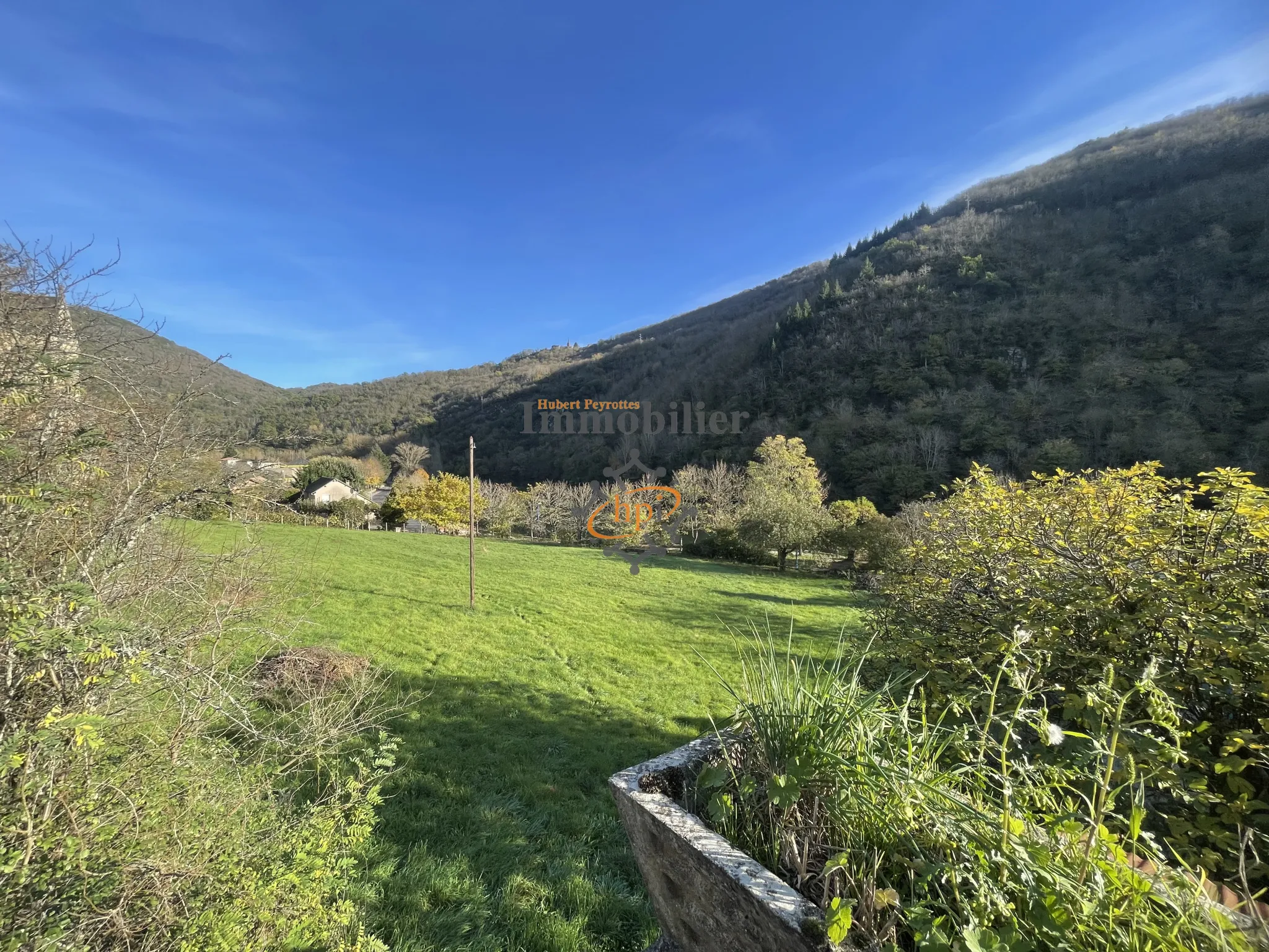 Maison de village à vendre à Le Truel avec terrasse et garage 