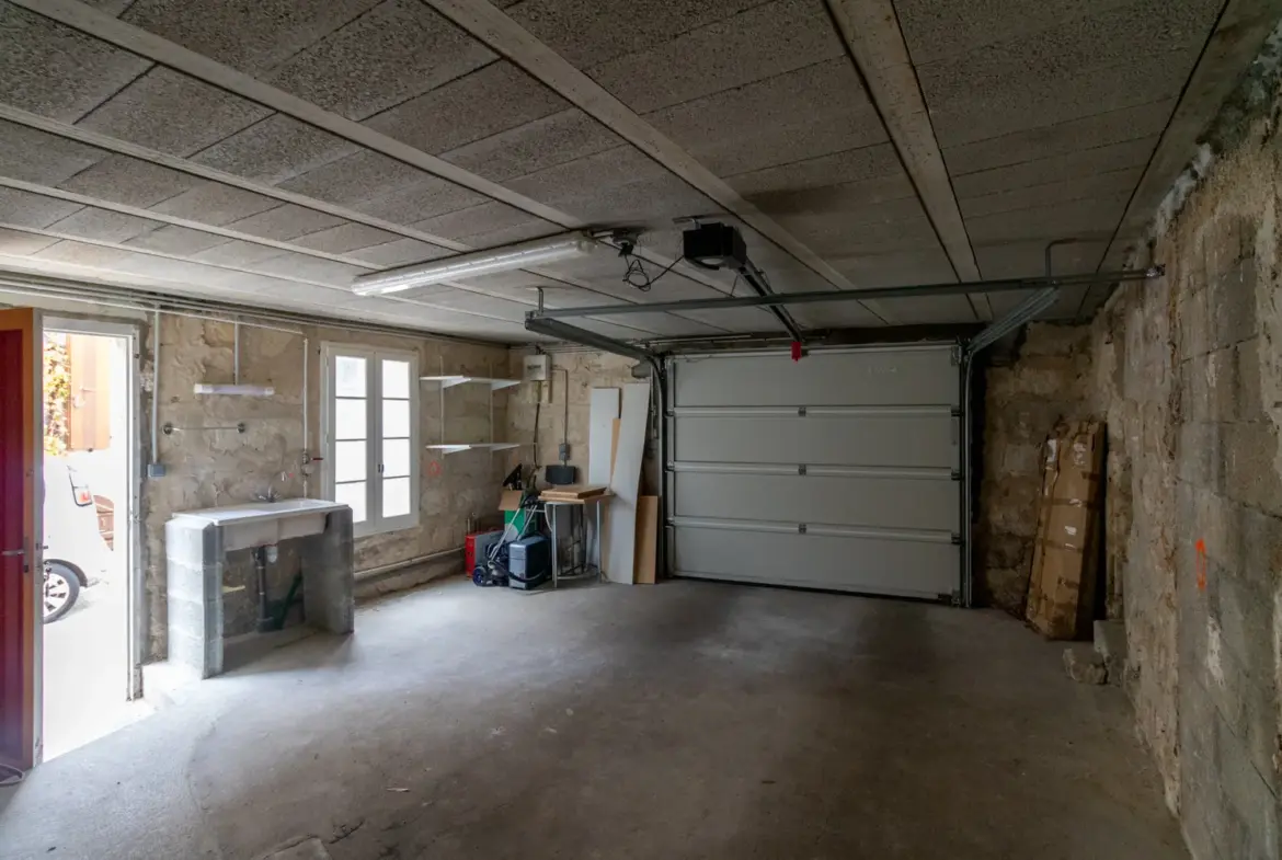 Maison rénovée de 74 m² avec garage à Saintes 